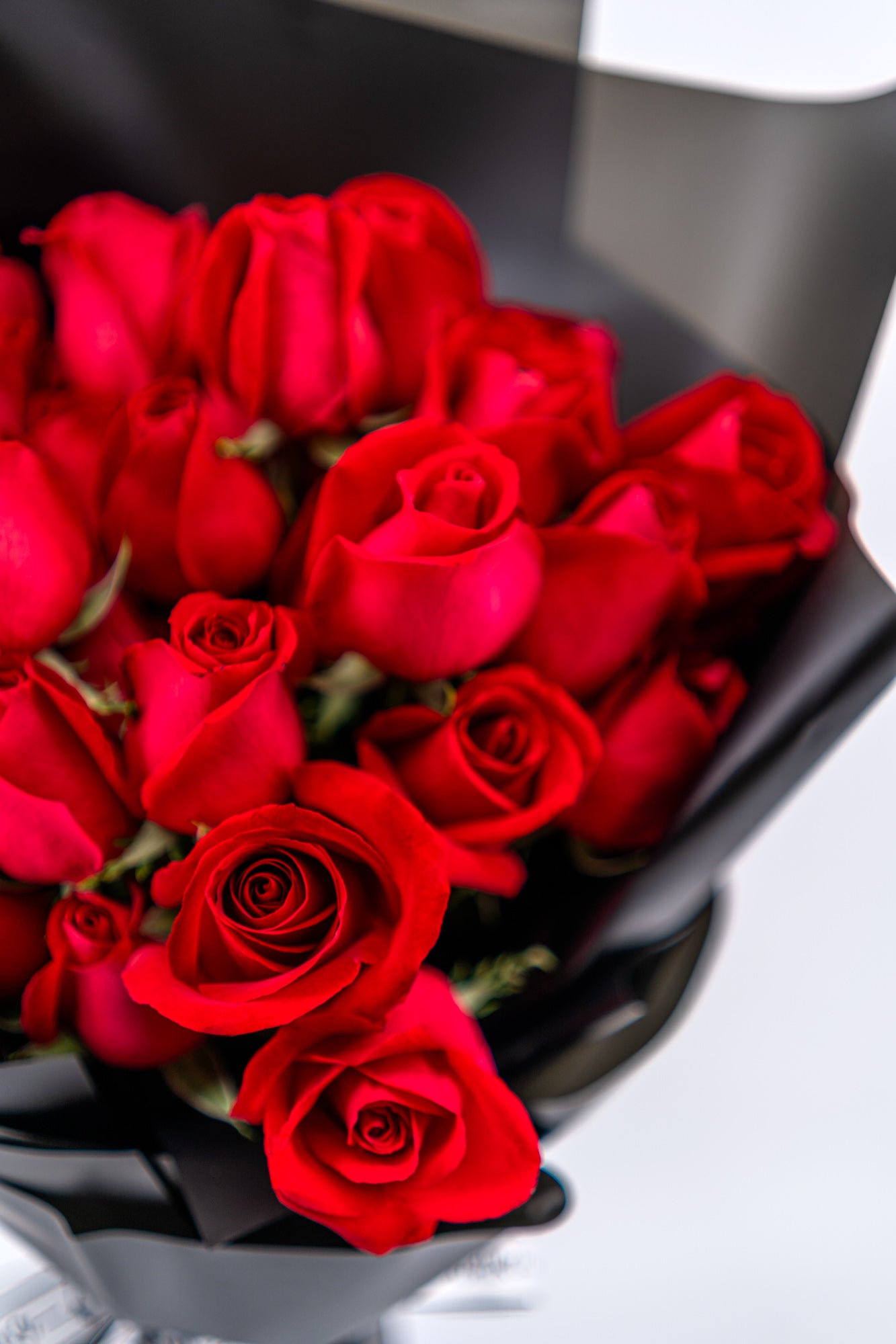 33朵紅色玫瑰花束】訂購33朵紅玫瑰| 價錢$1999 – 一心花店